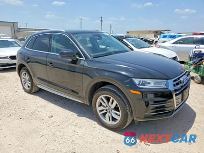 Czwarte zdjęcie samochodu z boku: 2020 AUDI Q5 PREMIUM VIN:WA1ANAFY4L2062478 - miniatura