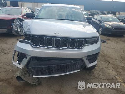 Piąte zdjęcie samochodu w środku: 2025 JEEP GRAND CHEROKEE LAREDO VIN:1C4RJHAG3SC343711 - miniatura