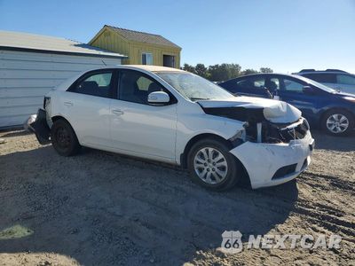 Czwarte zdjęcie samochodu z boku: 2010 KIA FORTE EX VIN:KNAFU4A2XA5134697 - miniatura