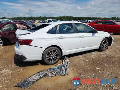 Trzecie zdjęcie samochodu z tyłu: 2022 VOLKSWAGEN JETTA SPORT VIN:3VWBM7BU3NM030732 - miniatura