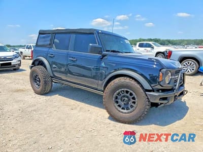 Czwarte zdjęcie samochodu z boku: 2022 FORD BRONCO BASE VIN:1FMEE5BP3NLA80491 - miniatura