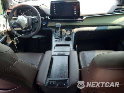 Zdjęcie 8 z 13 samochodu: 2023 TOYOTA SIENNA PLATINUM 7-PASSENGER VIN:5TDERKEC1PS179666 - miniatura
