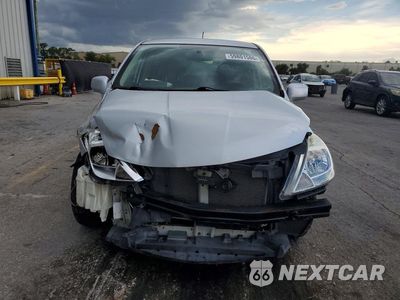 Piąte zdjęcie samochodu w środku: 2010 NISSAN VERSA 1.8 S VIN:3N1BC1CP6AL439502 - miniatura