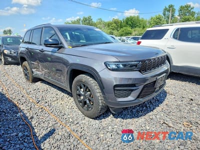 Czwarte zdjęcie samochodu z boku: 2024 JEEP GRAND CHEROKEE LAREDO VIN:1C4RJHAG0RC236383 - miniatura