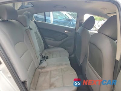 Zdjęcie 10 z 12 samochodu: 2017 KIA FORTE LX VIN:3KPFL4A7XHE095237 - miniatura