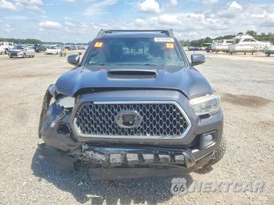 Piąte zdjęcie samochodu w środku: 2019 TOYOTA TACOMA TRD SPORT VIN:3TMCZ5AN3KM217469 - miniatura