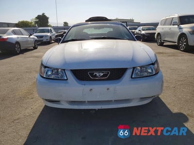 Piąte zdjęcie samochodu w środku: 2004 FORD MUSTANG VIN:1FAFP44494F110208 - miniatura