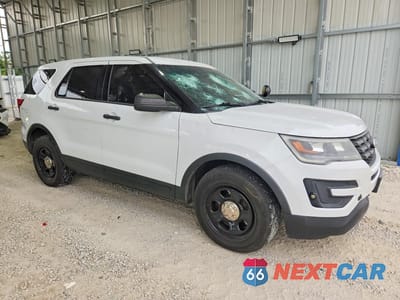 Czwarte zdjęcie samochodu z boku: 2016 FORD EXPLORER POLICE INTERCEPTOR VIN:1FM5K8AR5GGA20382 - miniatura