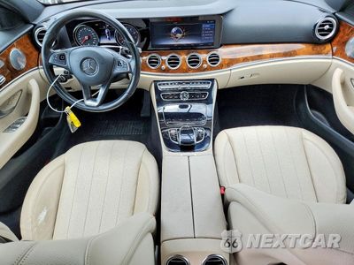 Zdjęcie 8 z 13 samochodu: 2017 MERCEDES-BENZ E 300 4MATIC VIN:WDDZF4KB9HA058518 - miniatura