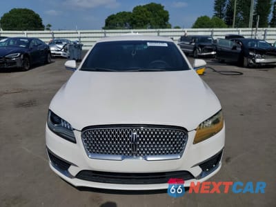 Piąte zdjęcie samochodu w środku: 2017 LINCOLN MKZ PREMIERE VIN:3LN6L5A99HR646527 - miniatura