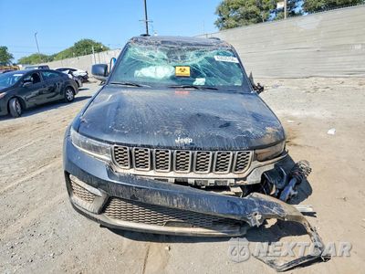 Piąte zdjęcie samochodu w środku: 2025 JEEP GRAND CHEROKEE LAREDO VIN:1C4RJGAGXS8804884 - miniatura