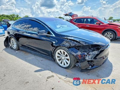 Czwarte zdjęcie samochodu z boku: 2017 TESLA MODEL X VIN:5YJXCBE26HF049096 - miniatura