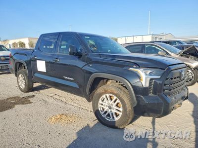 Czwarte zdjęcie samochodu z boku: 2024 TOYOTA TUNDRA SR5 VIN:5TFLA5DB5RX202324 - miniatura
