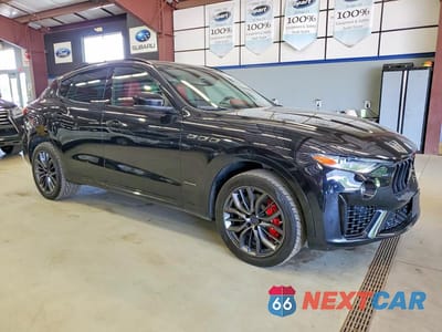 Czwarte zdjęcie samochodu z boku: 2019 MASERATI LEVANTE S SPORT VIN:ZN661YUS2KX314937 - miniatura