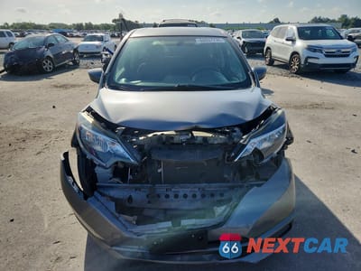Piąte zdjęcie samochodu w środku: 2017 NISSAN VERSA NOTE SV VIN:3N1CE2CP5HL359719 - miniatura
