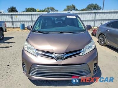 Piąte zdjęcie samochodu w środku: 2018 TOYOTA SIENNA XLE PREMIUM 8-PASSENGER VIN:5TDYZ3DC3JS953170 - miniatura