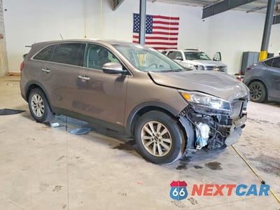 Czwarte zdjęcie samochodu z boku: 2019 KIA SORENTO LX V6 VIN:5XYPGDA50KG572517 - miniatura