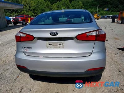 Zdjęcie 6 z 12 samochodu: 2016 KIA FORTE LX VIN:KNAFK4A60G5530851 - miniatura