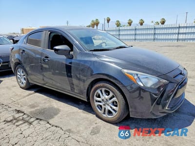 Czwarte zdjęcie samochodu z boku: 2017 TOYOTA YARIS IA BASE VIN:3MYDLBYV8HY192887 - miniatura