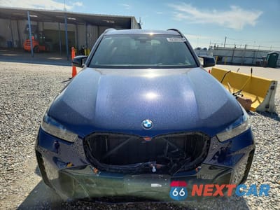 Piąte zdjęcie samochodu w środku: 2025 BMW X5 M60I VIN:5UX33EU09S9W63852 - miniatura