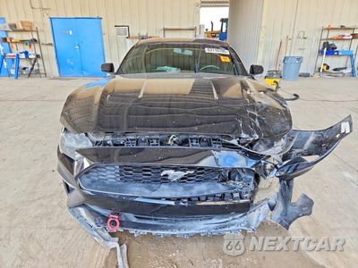 Piąte zdjęcie samochodu w środku: 2018 FORD MUSTANG VIN:1FA6P8TH6J5110678 - miniatura