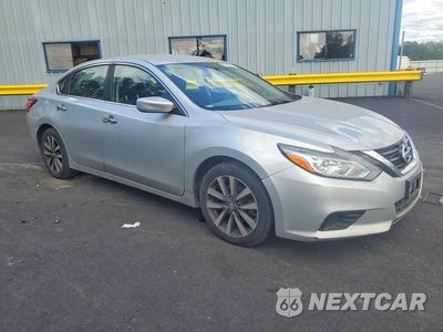 Czwarte zdjęcie samochodu z boku: 2017 NISSAN ALTIMA 2.5 SV VIN:1N4AL3AP5HC268373 - miniatura