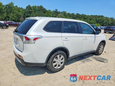Trzecie zdjęcie samochodu z tyłu: 2015 MITSUBISHI OUTLANDER ES VIN:JA4AD2A37FZ004168 - miniatura
