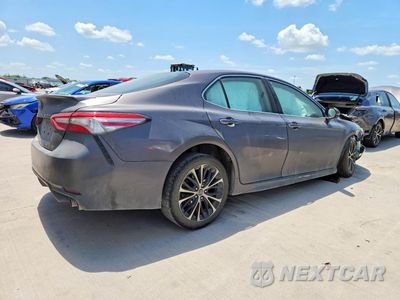 Trzecie zdjęcie samochodu z tyłu: 2018 TOYOTA CAMRY SE VIN:4T1B11HK3JU066100 - miniatura