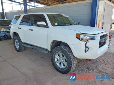Czwarte zdjęcie samochodu z boku: 2018 TOYOTA 4RUNNER SR5 VIN:JTEZU5JR4J5174546 - miniatura