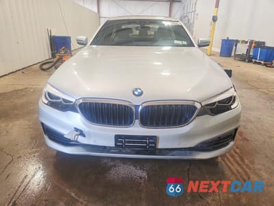 Piąte zdjęcie samochodu w środku: 2019 BMW 530XE VIN:WBAJB1C5XKB376270 - miniatura