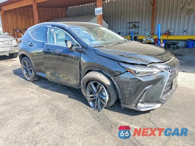 Czwarte zdjęcie samochodu z boku: 2025 LEXUS NX 450H+ BASE VIN:JTJHKCFZ8S2061377 - miniatura