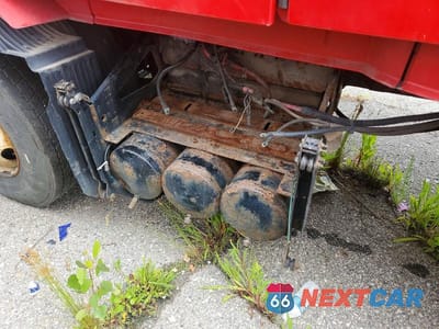 Zdjęcie 12 z 12 samochodu: 2006 VOLVO VNL SEMI TRUCK VIN:4V4NC9GHX6N397570 - miniatura