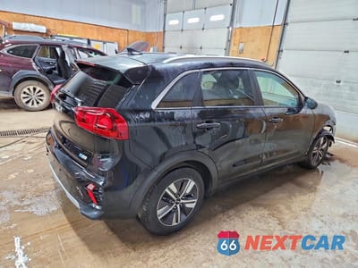 Trzecie zdjęcie samochodu z tyłu: 2022 KIA NIRO LXS SPECIAL EDITION VIN:KNDCB3LC9N5549785 - miniatura