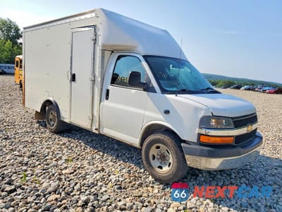 Czwarte zdjęcie samochodu z boku: 2020 CHEVROLET EXPRESS DELIVERY TRUCK VIN:1GB0GRFG9L1265152 - miniatura