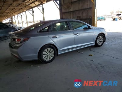 Trzecie zdjęcie samochodu z tyłu: 2016 HYUNDAI SONATA HYBRID SE VIN:KMHE24L15GA014150 - miniatura