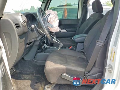 Zdjęcie 7 z 13 samochodu: 2017 JEEP WRANGLER UNLIMITED SAHARA VIN:1C4BJWEGXHL524989 - miniatura
