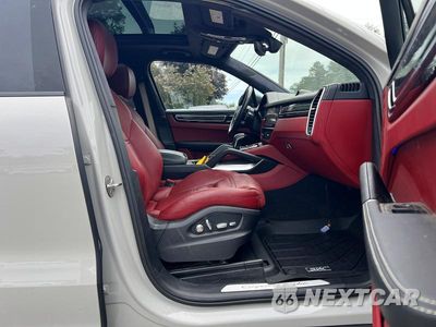 Piąte zdjęcie samochodu w środku: 2021 PORSCHE CAYENNE TURBO VIN:WP1AF2AY1MDA36070 - miniatura