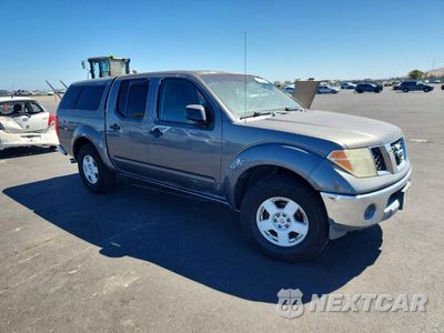 Czwarte zdjęcie samochodu z boku: 2005 NISSAN FRONTIER CREW CAB LE VIN:1N6AD07U15C422508 - miniatura