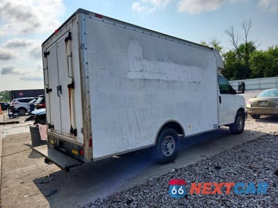 Trzecie zdjęcie samochodu z tyłu: 2003 CHEVROLET EXPRESS G3500 DELIVERY TRUCK VIN:1GBHG31U631181917 - miniatura