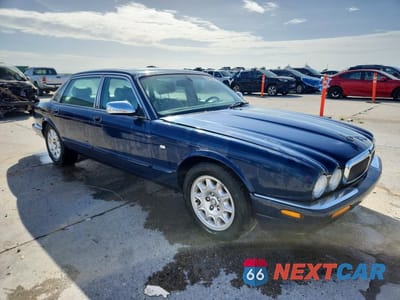 Czwarte zdjęcie samochodu z boku: 2000 JAGUAR XJ8 L VIN:SAJDA23C6YLF07466 - miniatura