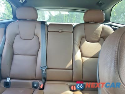 Zdjęcie 10 z 13 samochodu: 2022 VOLVO XC60 B5 MOMENTUM VIN:YV4L12DK4N1025094 - miniatura