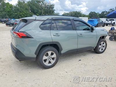 Trzecie zdjęcie samochodu z tyłu: 2020 TOYOTA RAV4 XLE VIN:2T3W1RFV0LW067924 - miniatura