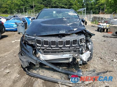 Piąte zdjęcie samochodu w środku: 2025 JEEP COMPASS LATITUDE VIN:3C4NJDBN3ST617353 - miniatura