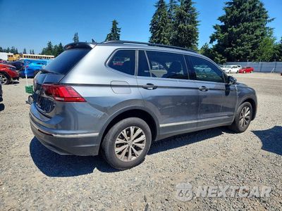 Trzecie zdjęcie samochodu z tyłu: 2018 VOLKSWAGEN TIGUAN SE VIN:3VV2B7AX9JM112075 - miniatura