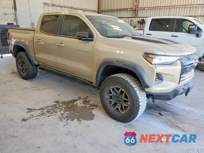 Czwarte zdjęcie samochodu z boku: 2024 CHEVROLET COLORADO ZR2 VIN:1GCPTFEK8R1204412 - miniatura
