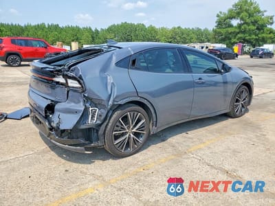 Trzecie zdjęcie samochodu z tyłu: 2025 TOYOTA PRIUS XLE VIN:JTDACAAU9S3061156 - miniatura