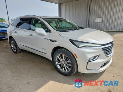Czwarte zdjęcie samochodu z boku: 2022 BUICK ENCLAVE AVENIR VIN:5GAEVCKWXNJ133930 - miniatura