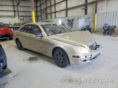 Czwarte zdjęcie samochodu z boku: 2002 MERCEDES-BENZ S 430 VIN:WDBNG70J72A247661 - miniatura