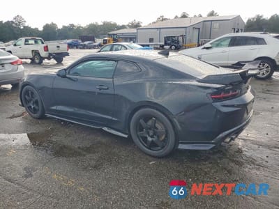 Drugie zdjęcie samochodu z przodu: 2017 CHEVROLET CAMARO LT VIN:1G1FC1RS0H0107825 - miniatura