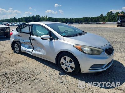 Czwarte zdjęcie samochodu z boku: 2015 KIA FORTE LX VIN:KNAFK4A67F5365928 - miniatura